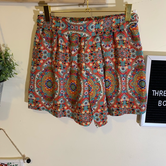 Red Printed Paper Bag Shorts With Bow - Picture 5 of 5